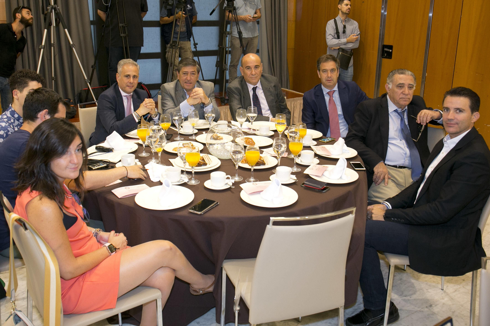 Las imágenes del Foro Joly con Elías Bendodo