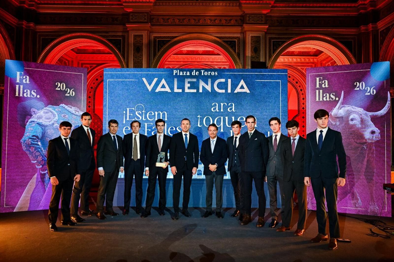 Rafael García Garrido, empresario de Valencia, junto a parte del elenco de matadores anunciados.