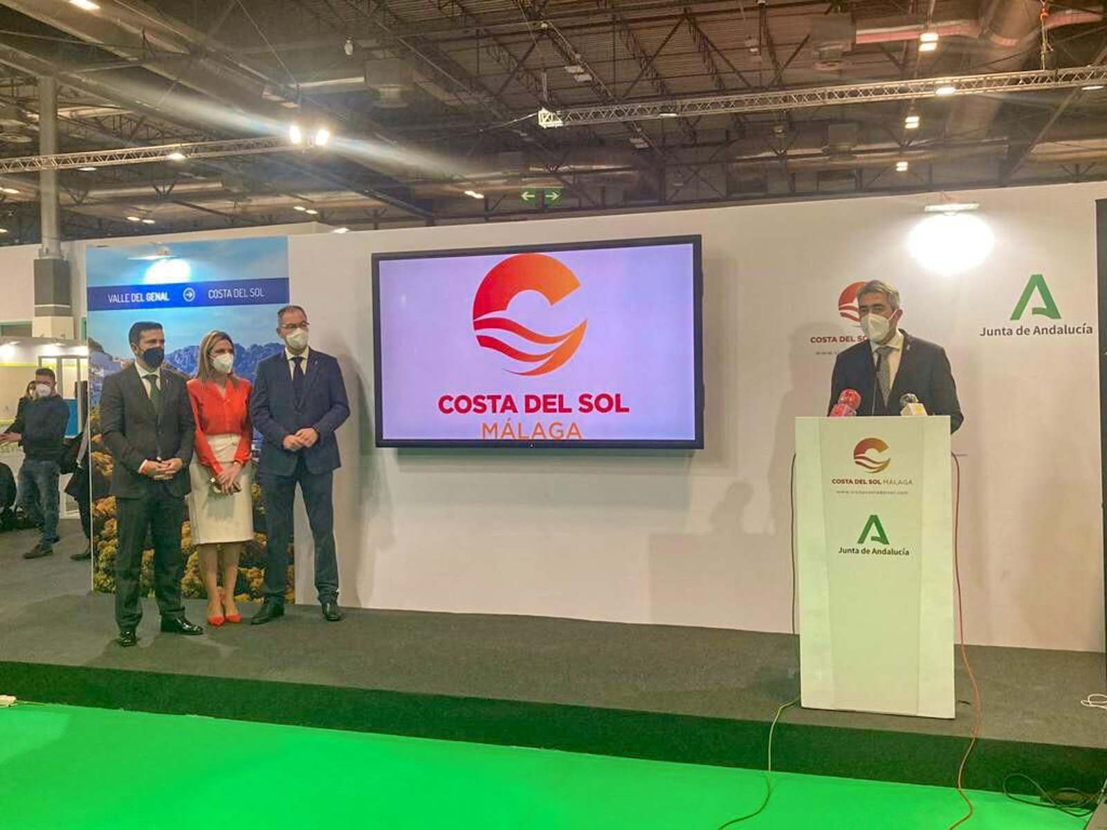 El alcalde de Benalmádena, Víctor Navas, durante la presentación en Fitur.