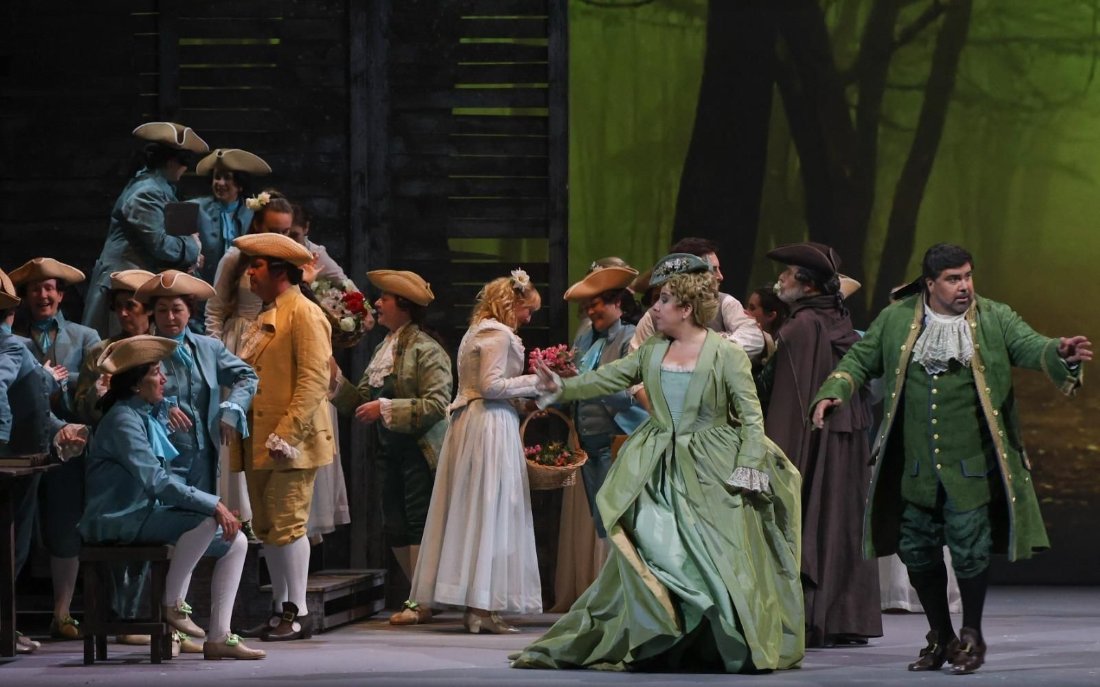 La versión de 'Manon Lescaut' que cierra la temporada lírica del Teatro Cervantes, en fotos