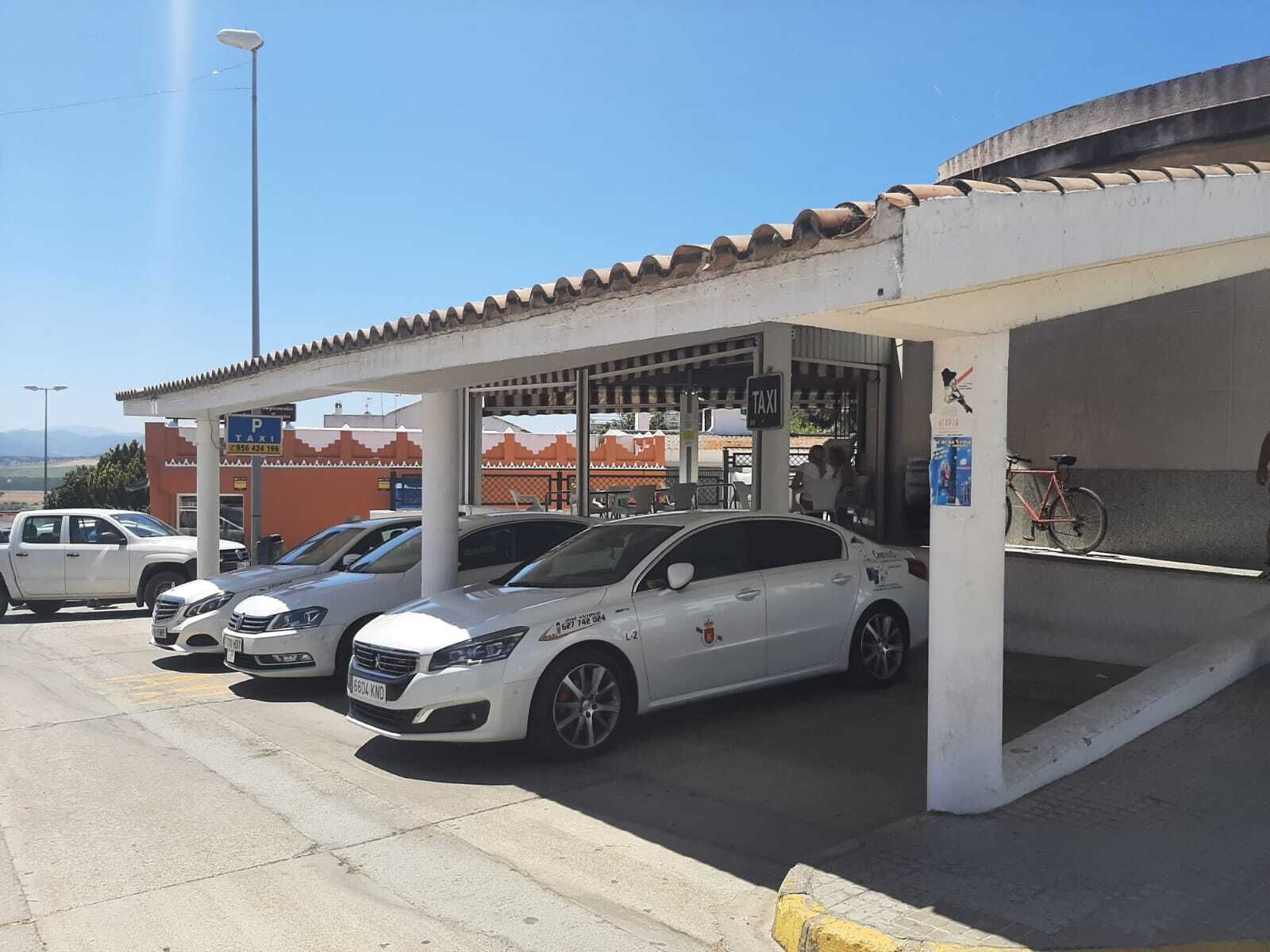 El servicio de taxi ha sido empleado para acercar los municipios jandeños.