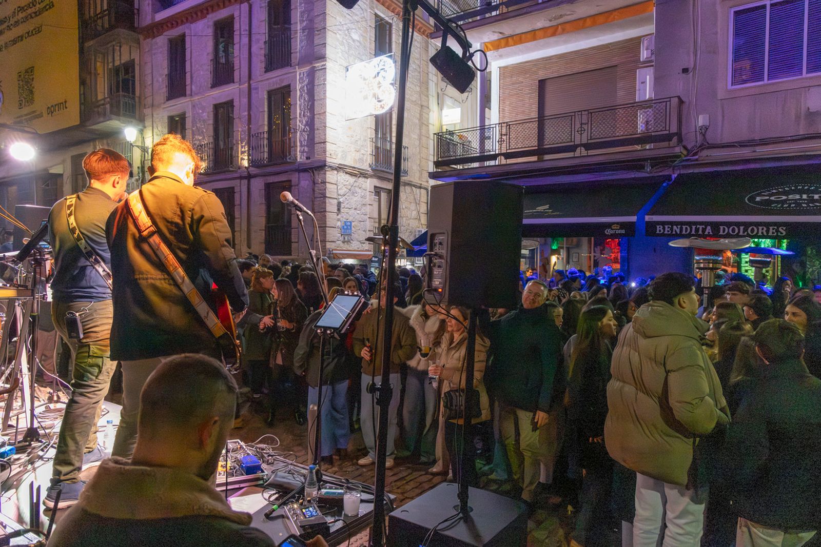 Así disfruta Jaén del concierto extraordinario a pie de calle: "Único Pop Rock"