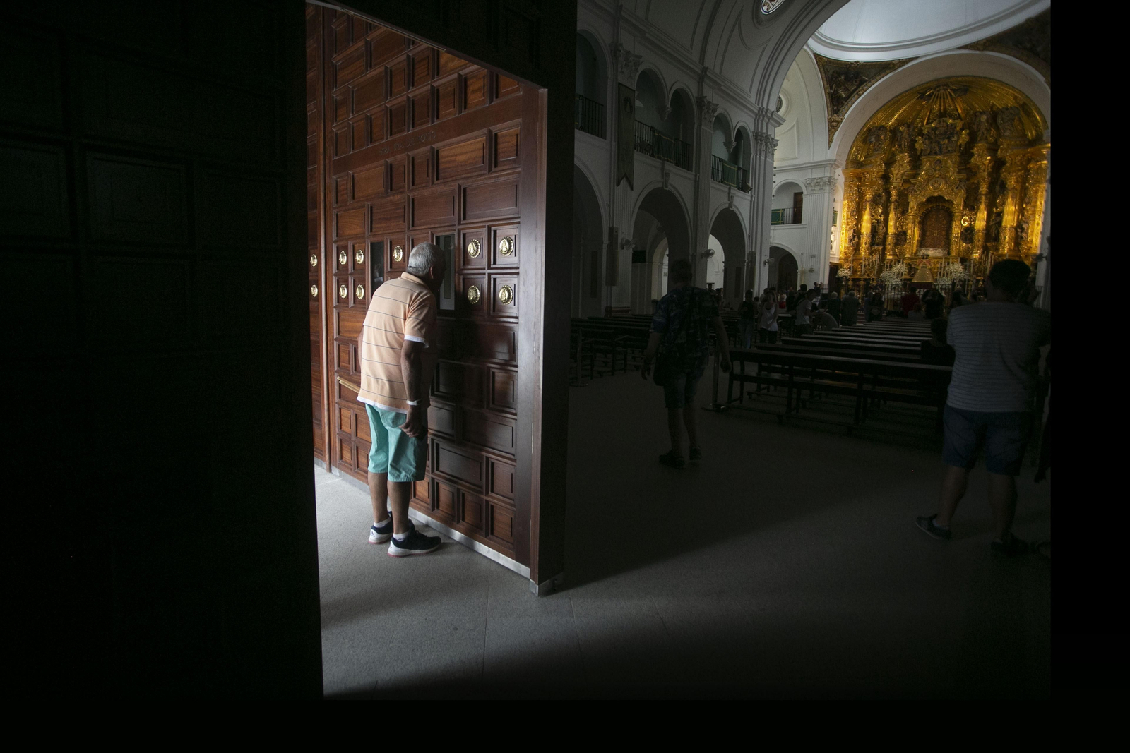 Imágenes de la Virgen del Rocío vestida de Pastora para La Venida de 2019