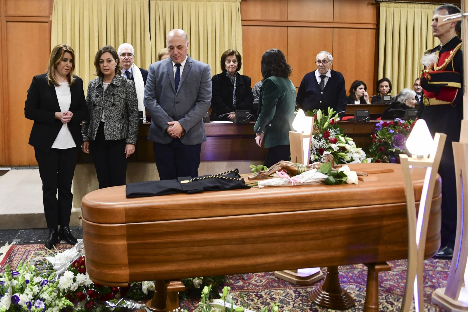Las imágenes de la capilla ardiente de Pablo García Baena