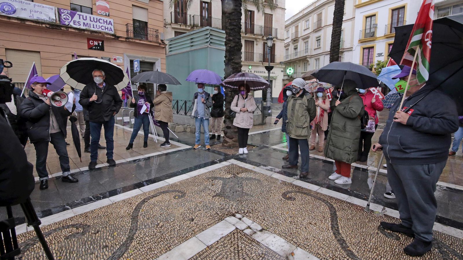 Concentración de CCOO y UGT por el 8M en la plaza del Arenal.