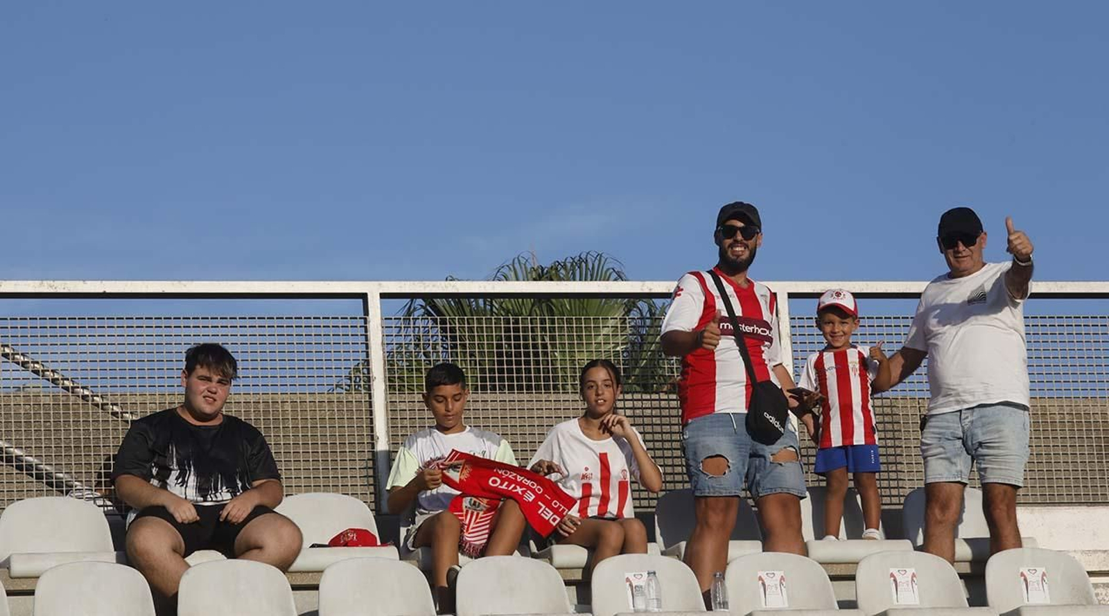 Búscate entre los aficionados del Algeciras CF - Sevilla Atlético en el Nuevo Mirador