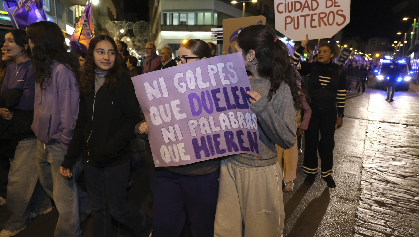 Fotografías de la manifestación del 25-N por la violencia de género, en Almería