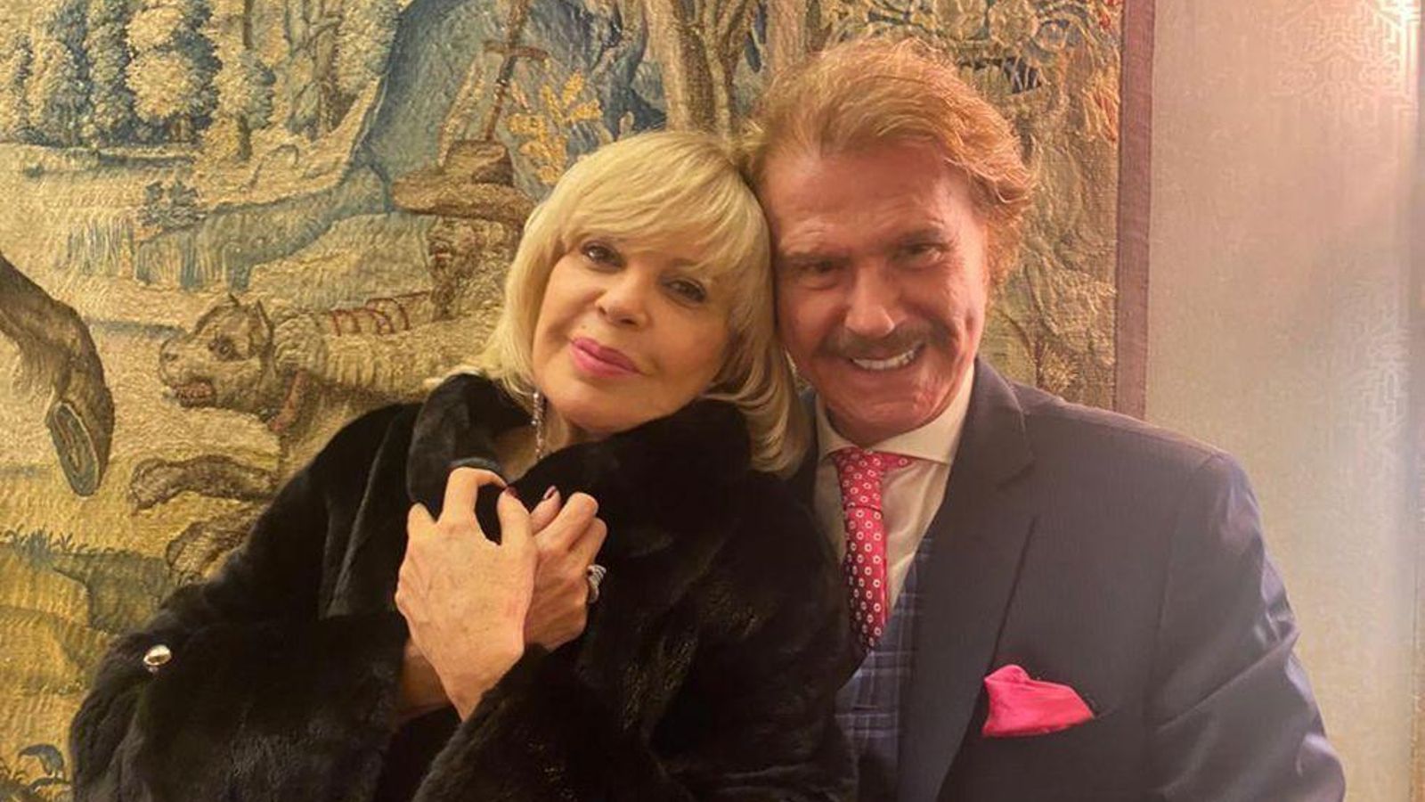 Bárbara Rey y Edmundo Arrocet, en la foto que han compartido en redes para desvelar que son pareja.