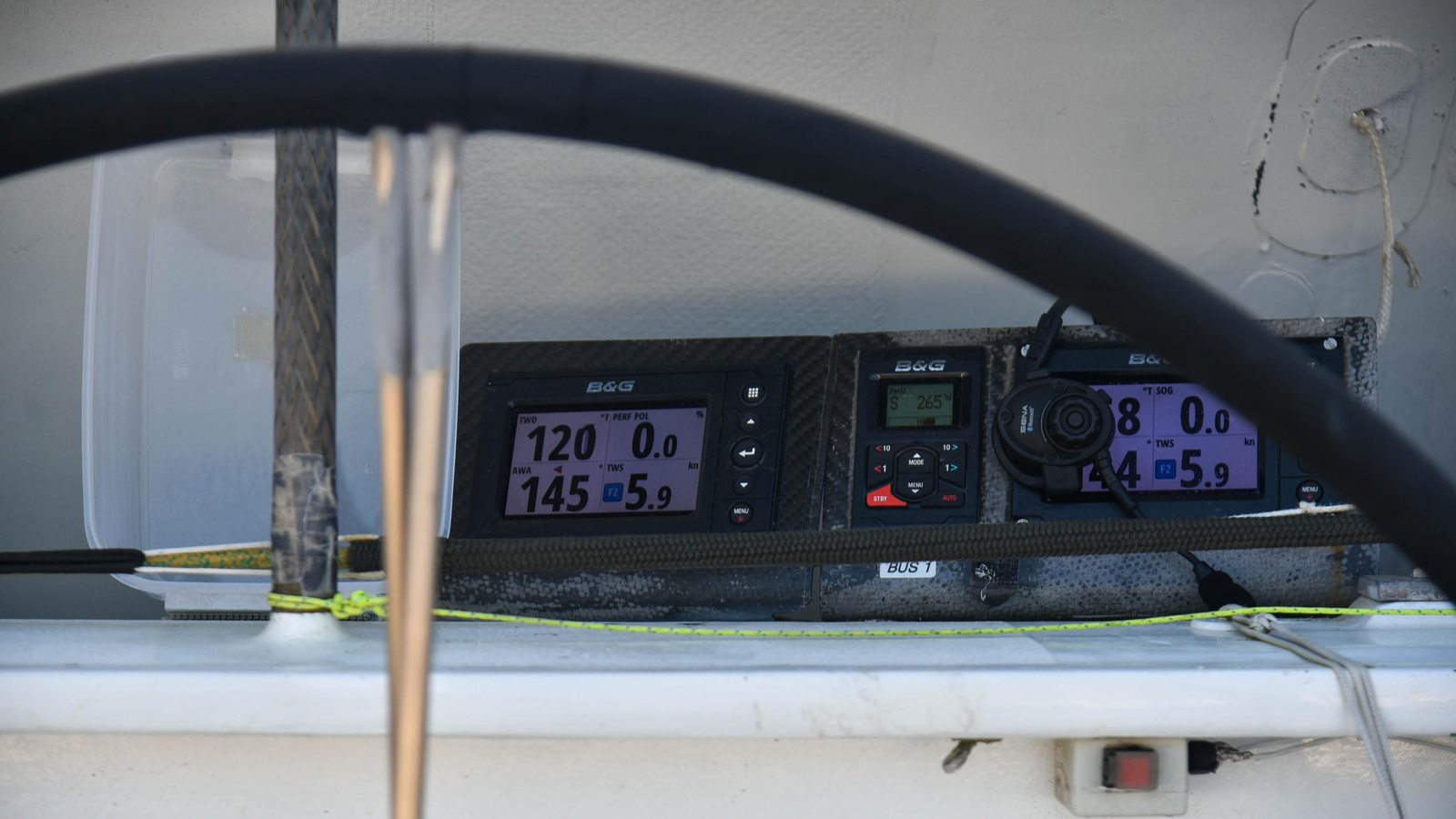 Las fotos del maxitrimaran y la presentación del puerto seco de Antequera