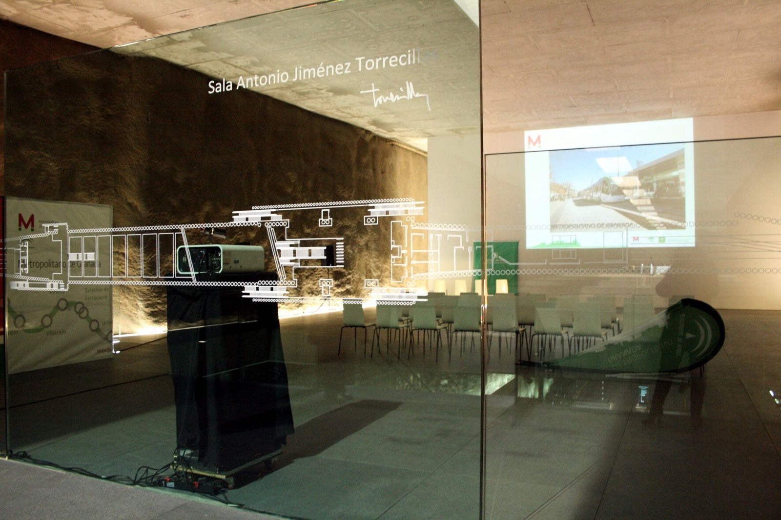 Sala Antonio Jiménez Torrecillas, en la parada del Metro de Alcázar del Genil