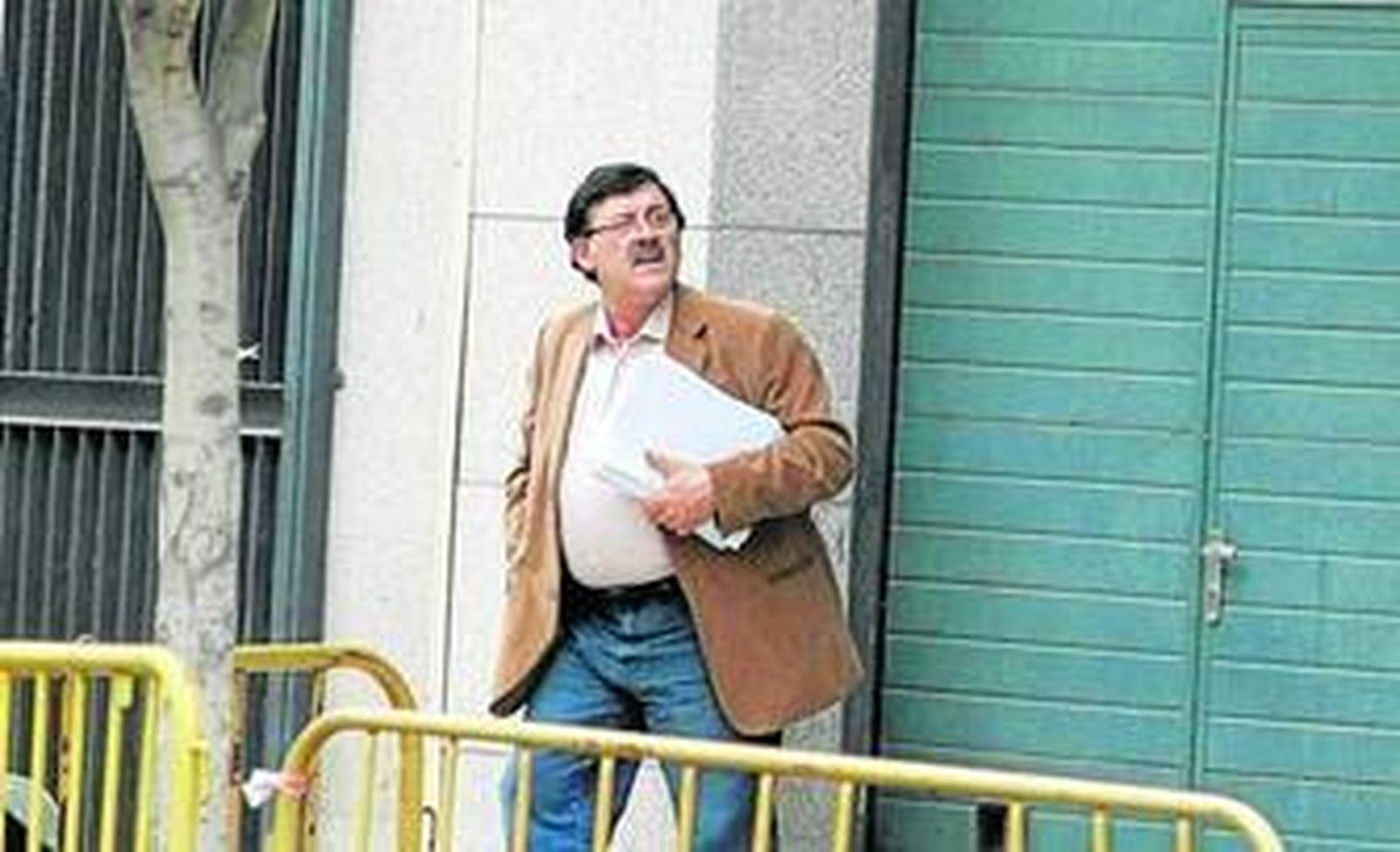 Antonio García Pardo, expresidente de la comunidad y marido de Iluminada Fernández, aún tiene causas pendientes por resolver ante la Justicia.