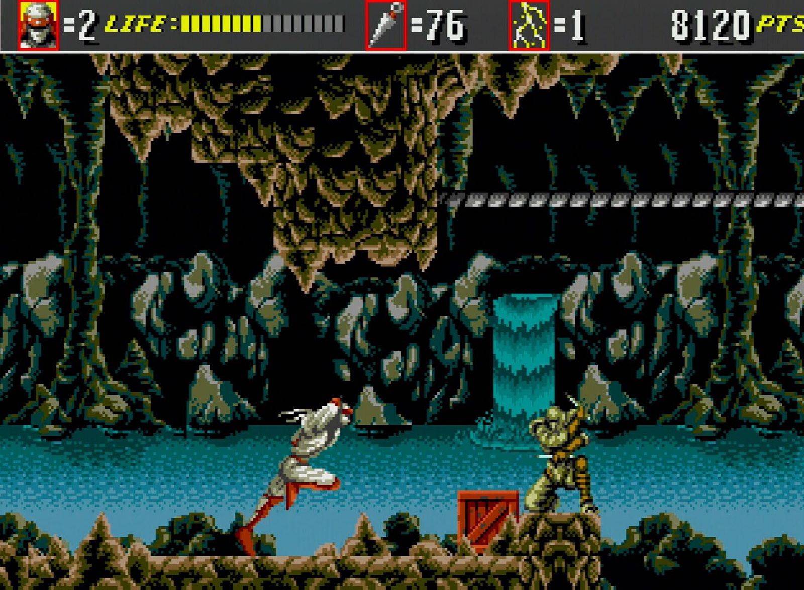 'Shinobi III' resentaba movimientos más ágiles y variados, como correr, saltar en paredes, ataques acrobáticos. Los escenarios presentaban más variedad, pues se podía montar a caballo o surfear en una tabla.