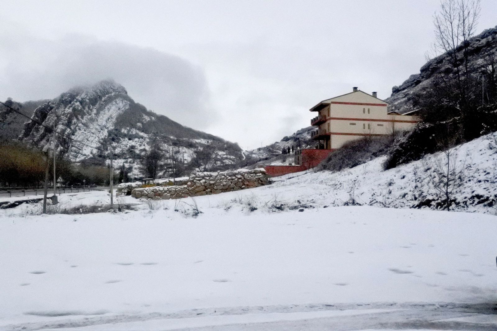 Un paraje nevado en la localidad leonesa de Vegas de Gordon