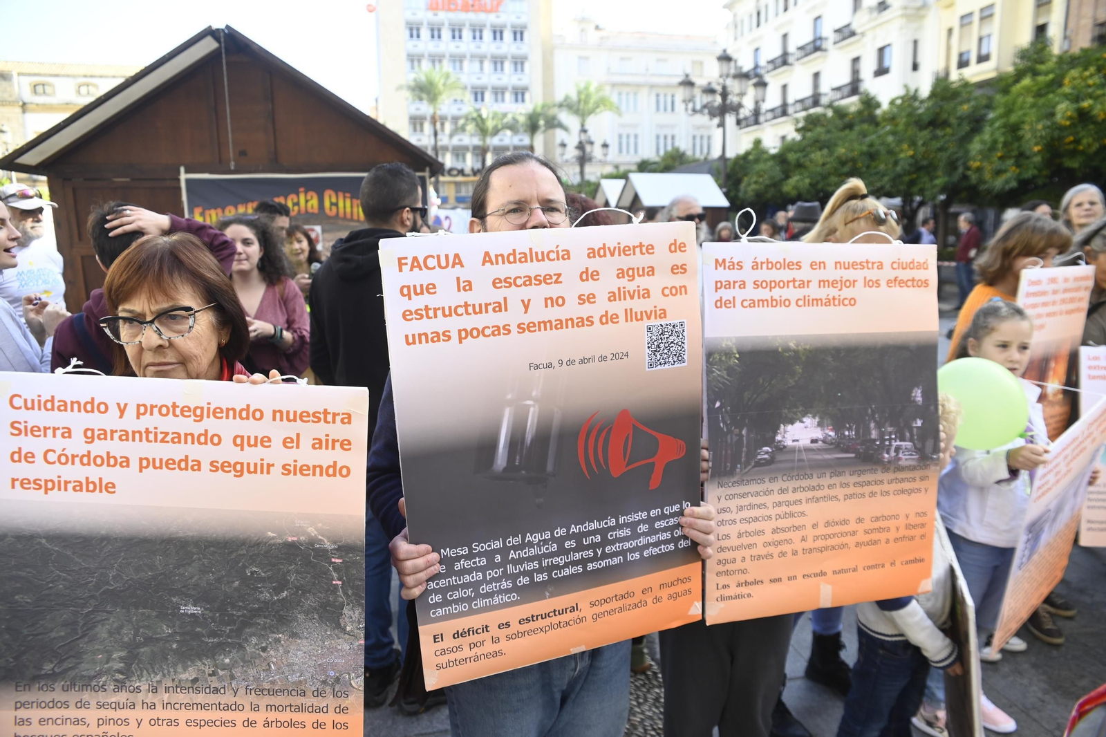 Ecologistas y niños se concentran por el cambio climático en Córdoba