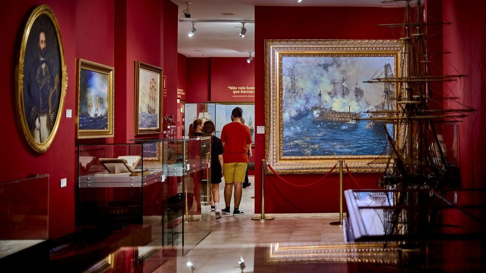 El cuadro de 'El último combate del Glorioso', en una de las salas principales del Museo Naval de San Fernando.