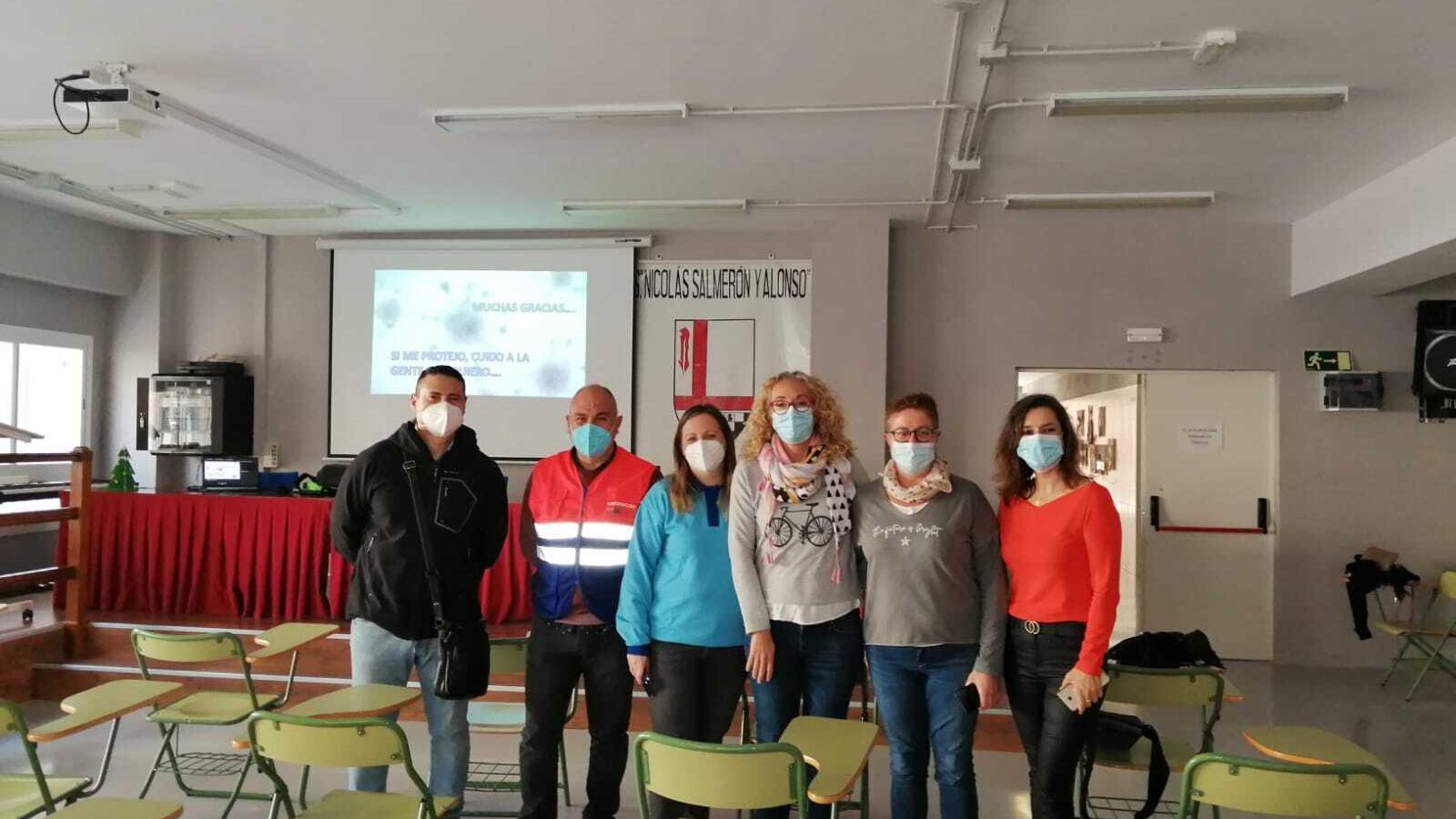 Una de las sesiones informativas sobre la COVID con personal sanitario y de educación