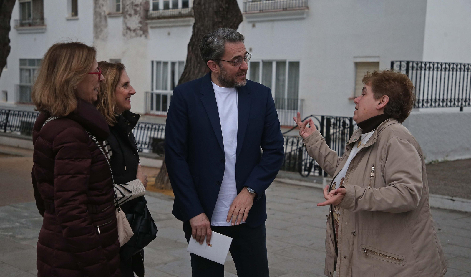 Fotos de Máximo Huertas  en los encuentros literarios del Aula de Literatura José Cadalso de San Roque.