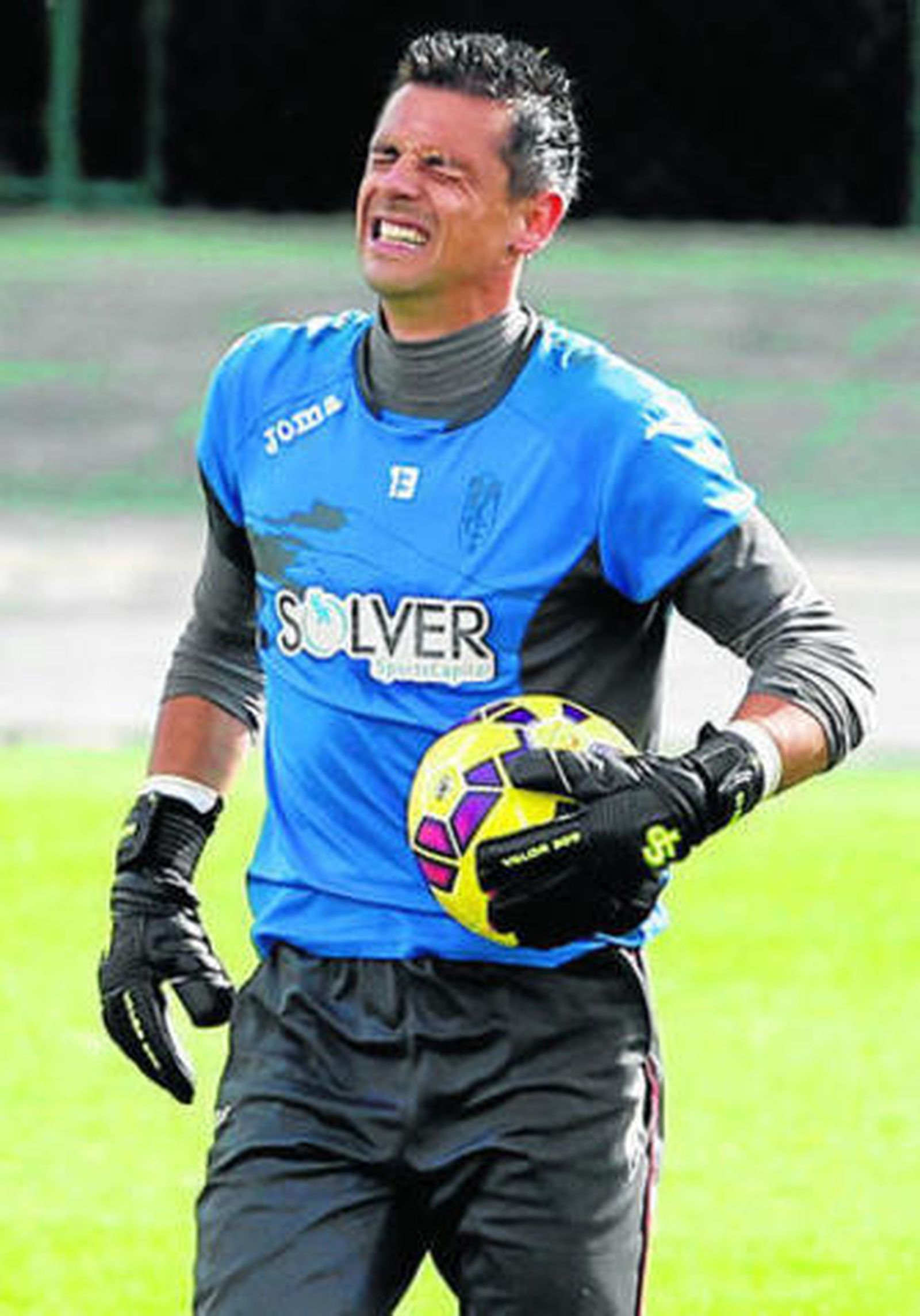 Roberto, con un gesto de dolor, durante un reciente entrenamiento.