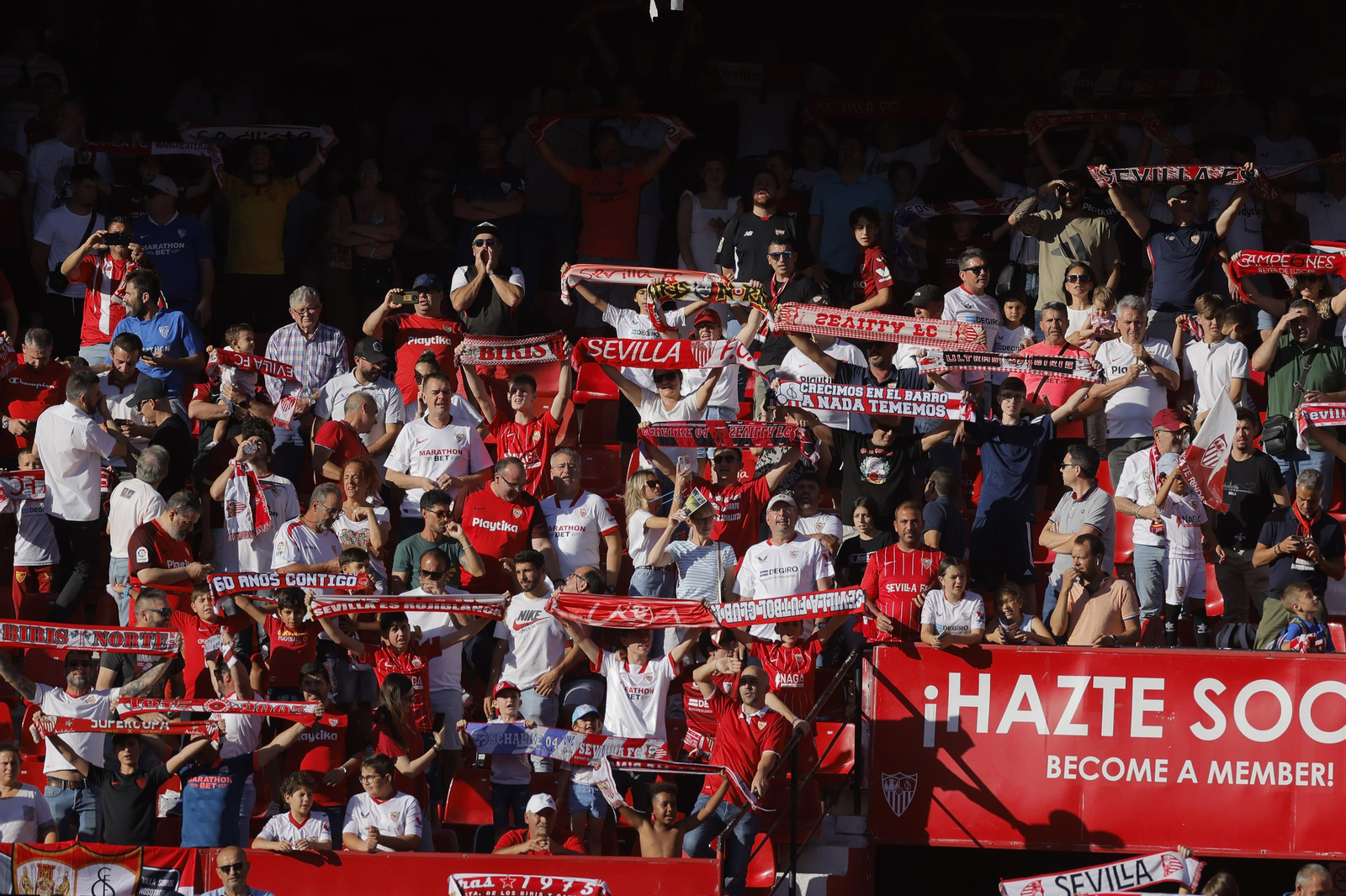 Búscate en las fotos del Sevilla-Español