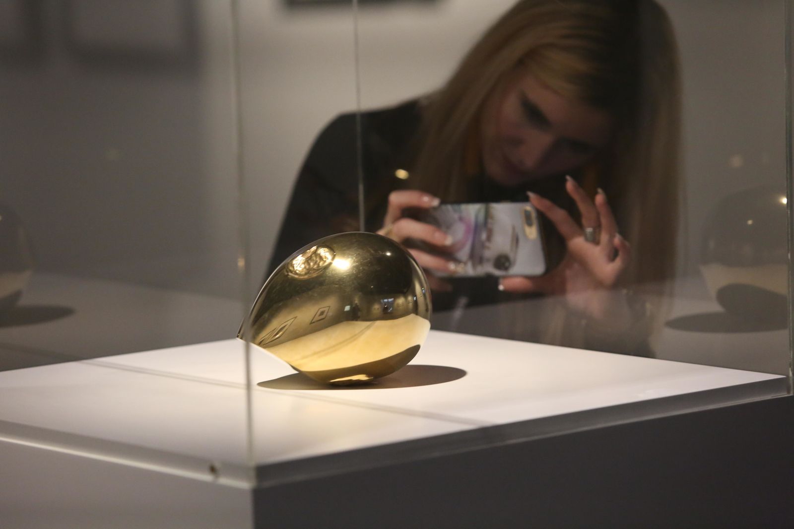 Mimi Ripoll, ayer, en plena intervención en el Centro Pompidou Málaga.