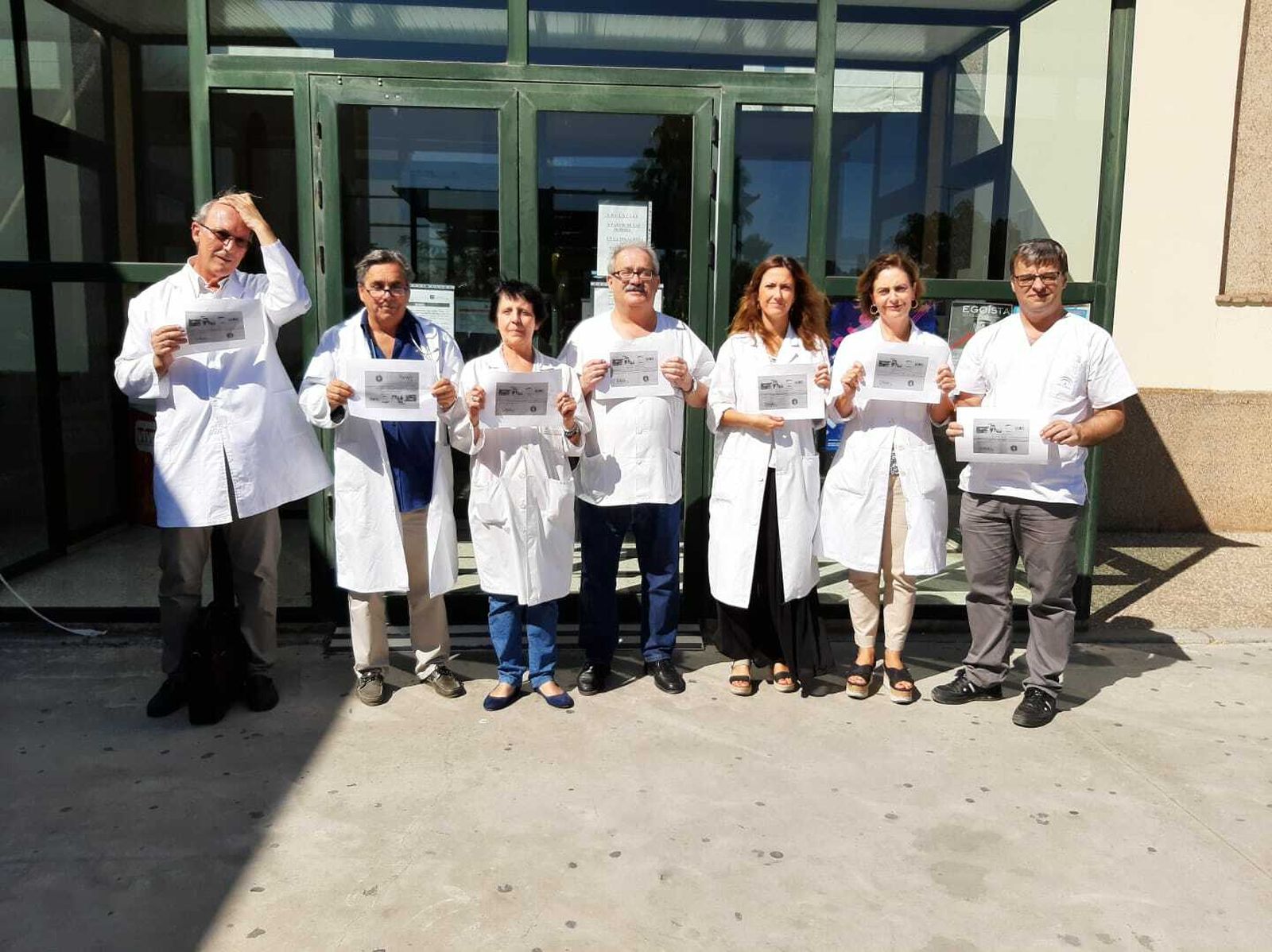 Médicos del centro de salud de Montealegre, durante la concentración de este miércoles.