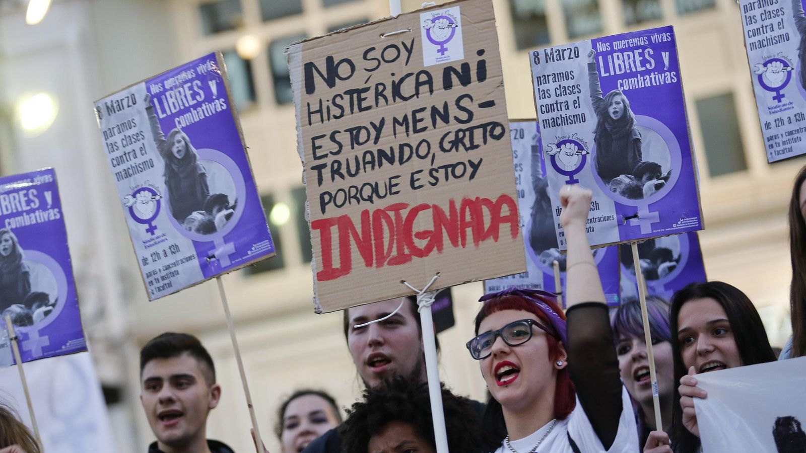 Carteles reivindicativos del movimiento feminista.