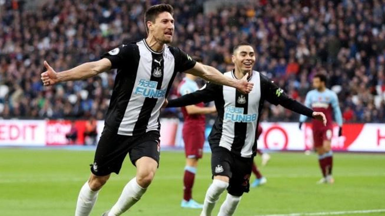 Federico Fernández, en un partido con el Newcastle.