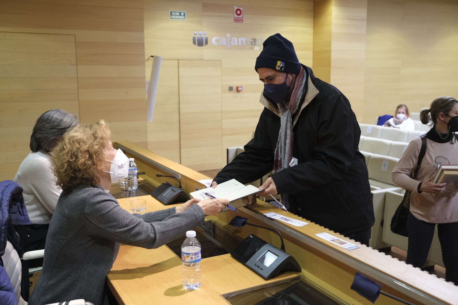 Fotogalería Diario de los Libros, con Julia Navarro. Almería