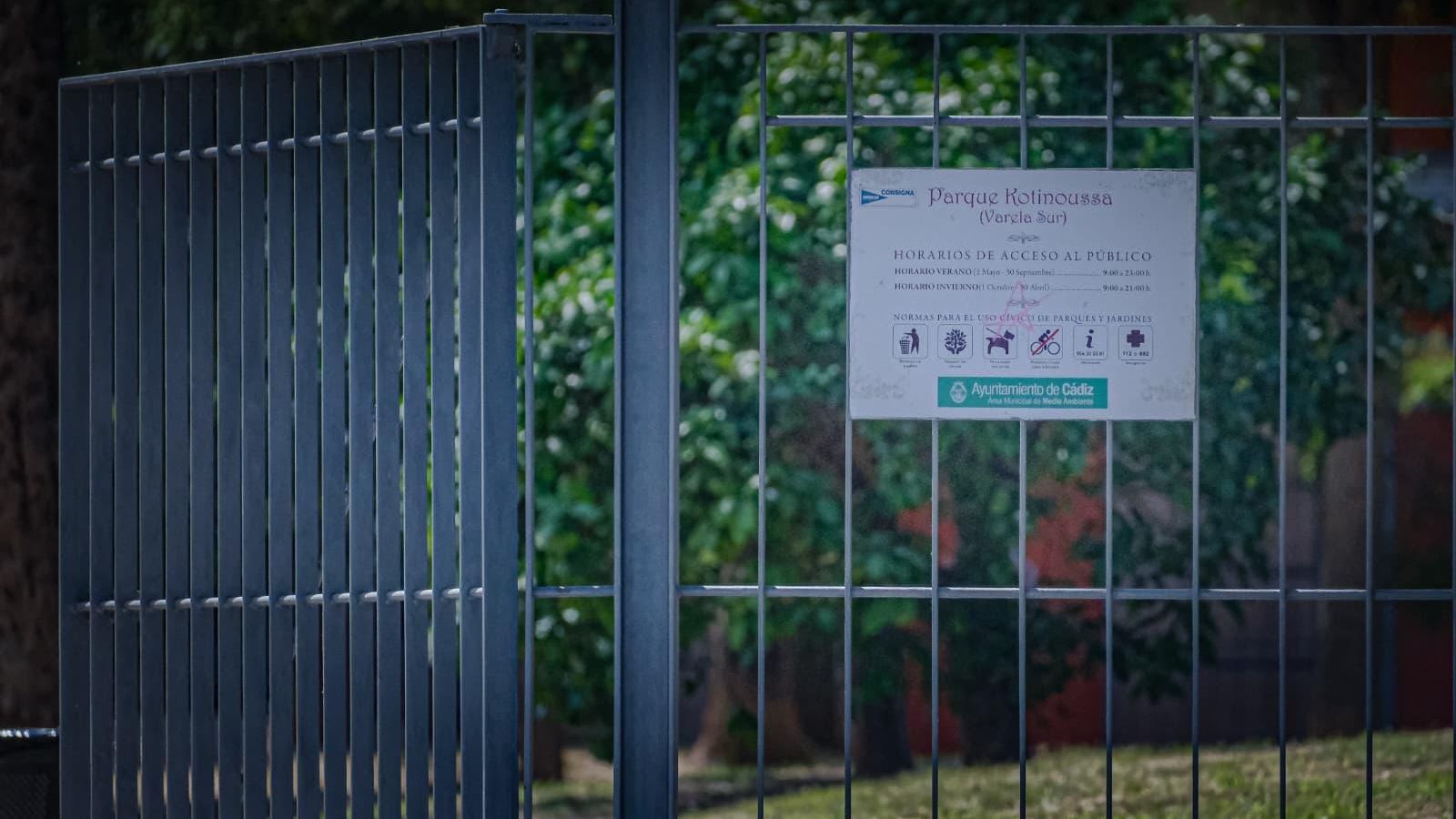 La puerta de los jardines de Varela quedará cerrada por la noche a partir de septiembre