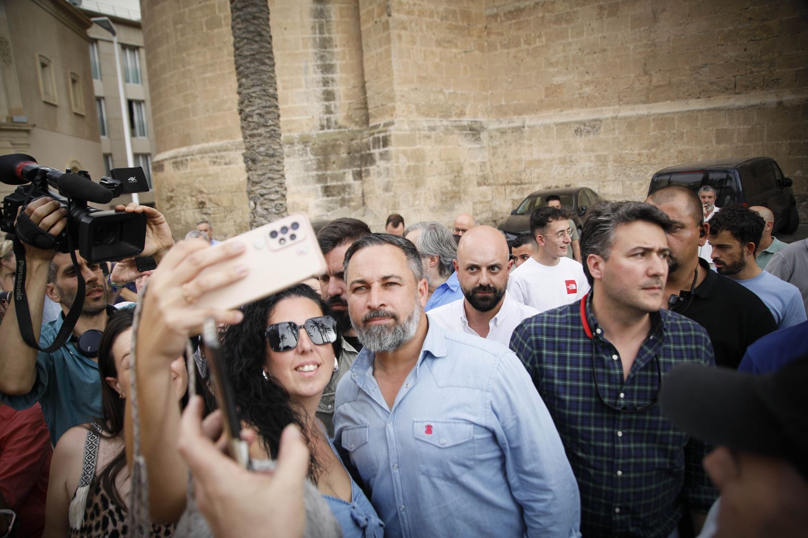 Imágenes de campaña para las elecciones europeas de VOX