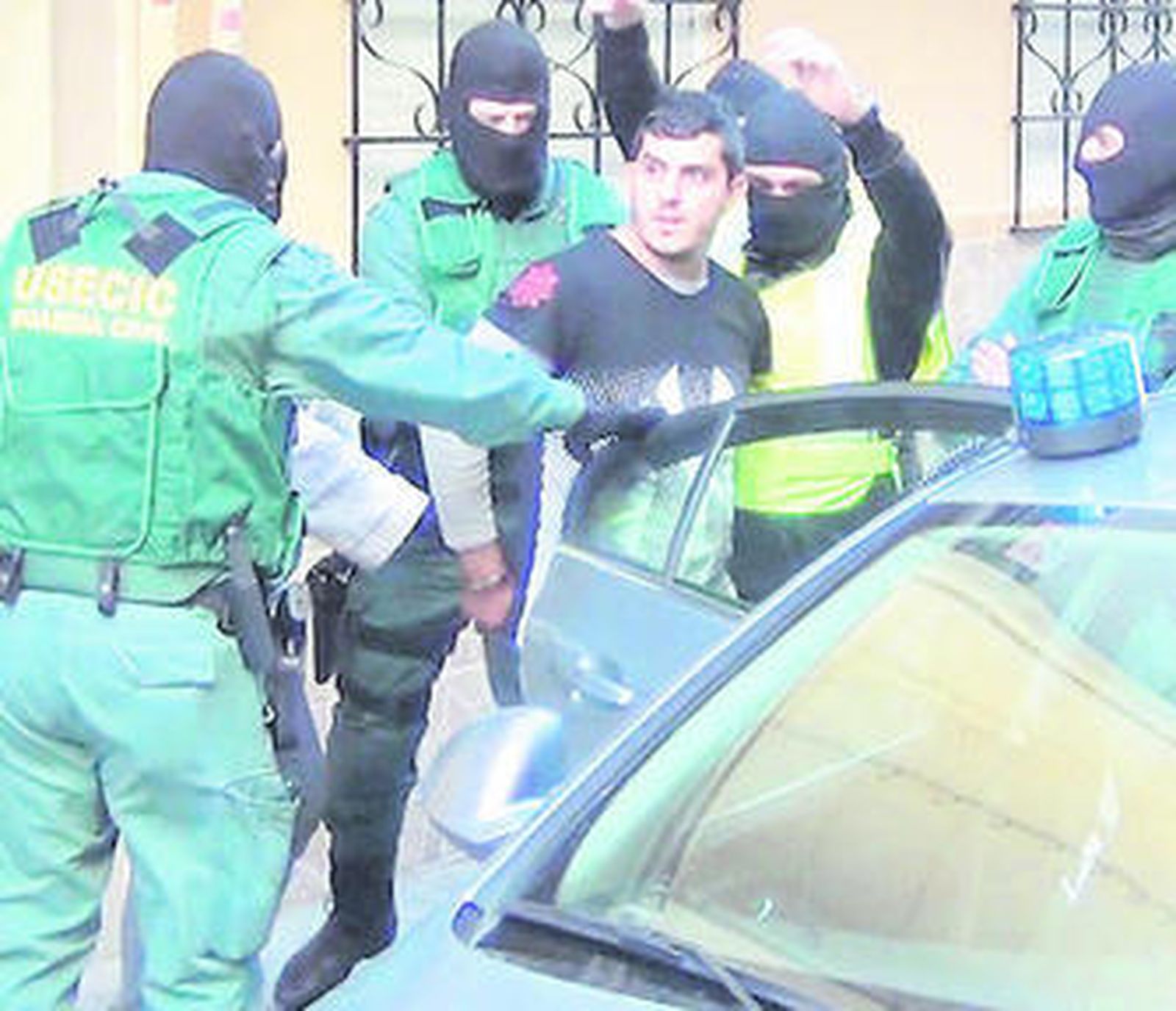 El detenido en el puerto algecireño sale del piso registrado en Granada.