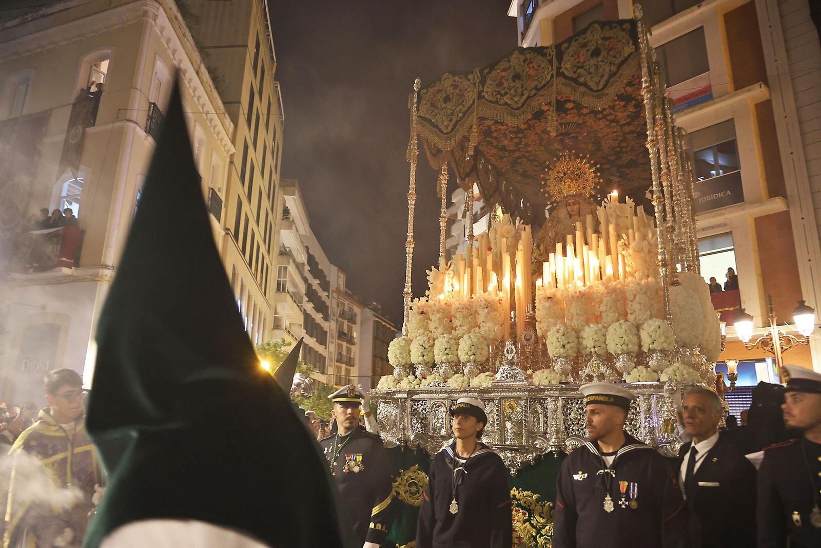 Miércoles Santo: La Hermandad de La Esperanza por las calles de Huelva