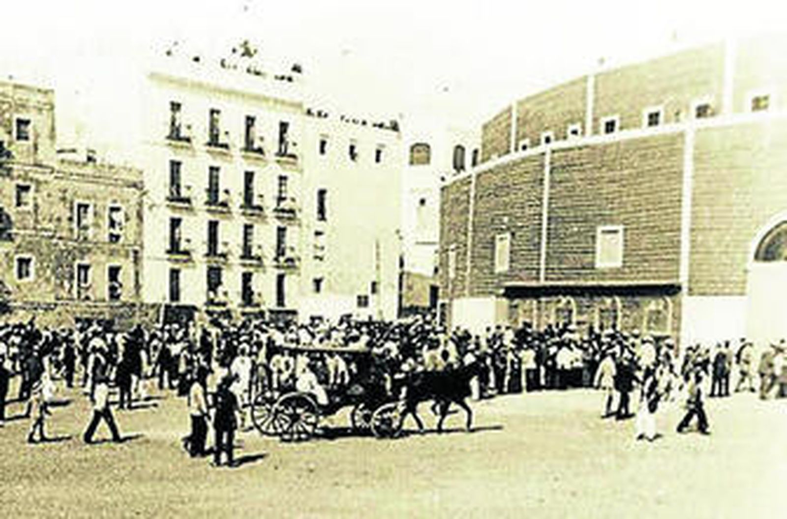 Broncas y escándalos en la plaza de toros de Cádiz