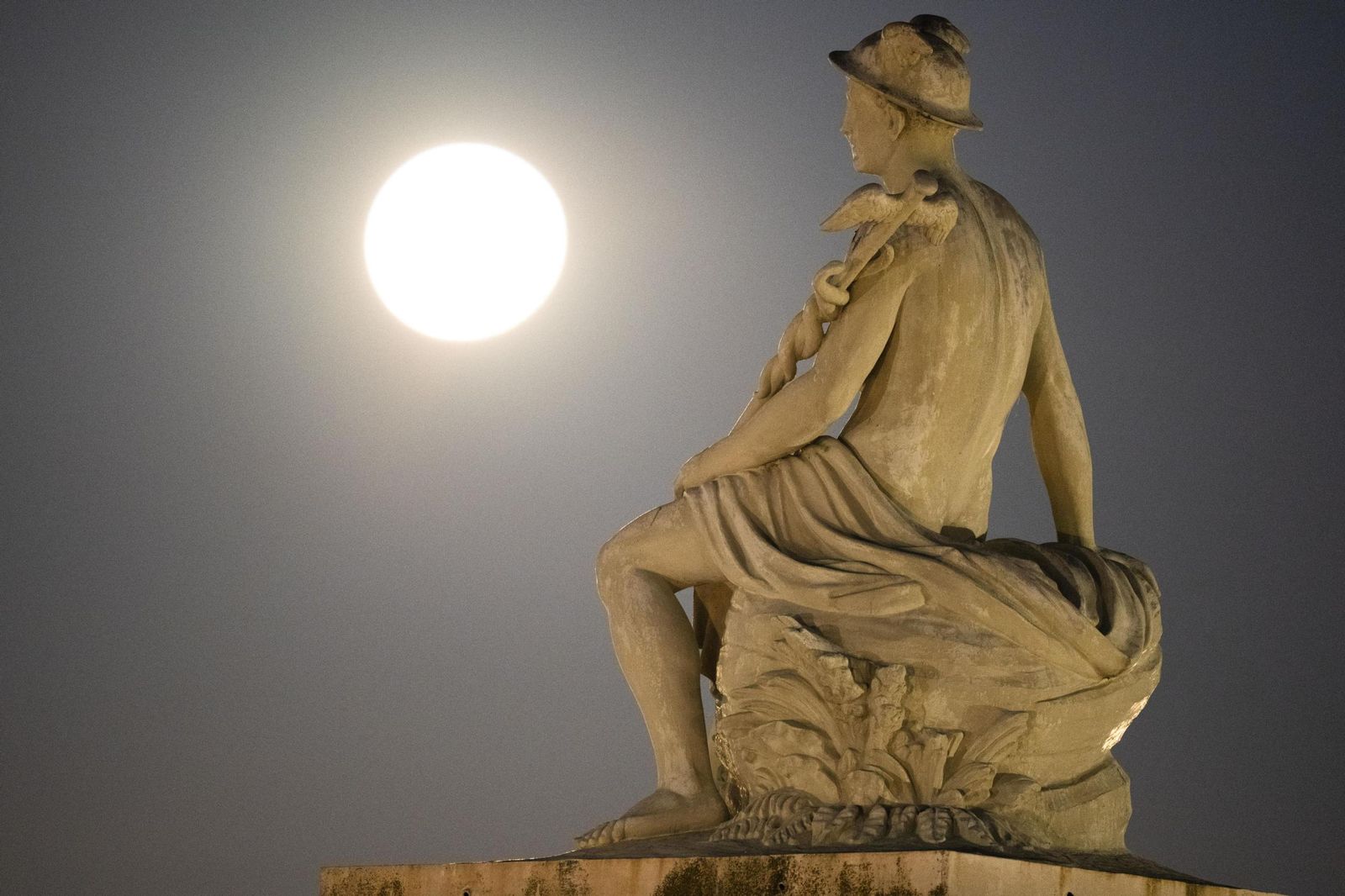 La Superluna azul captada en diferentes partes del planeta: un disfrute visual de la Luna del Esturión