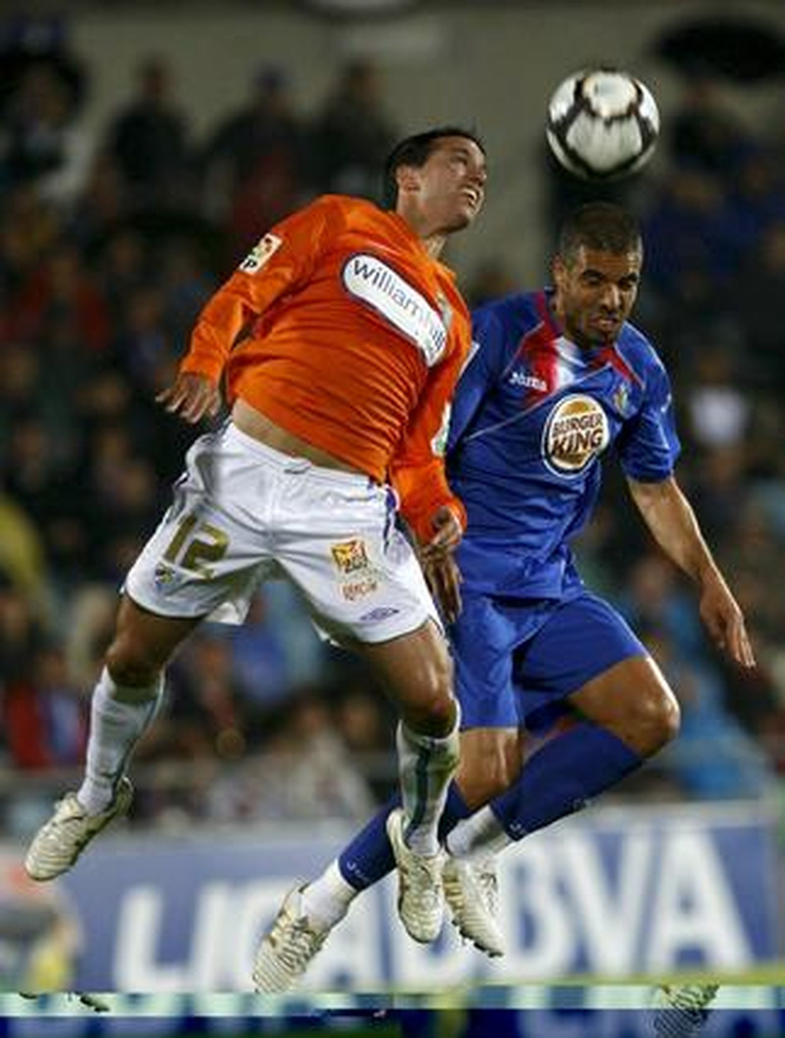 El Málaga pierde en Getafe y cae a puestos de descenso a falta de una jornada. / EFE