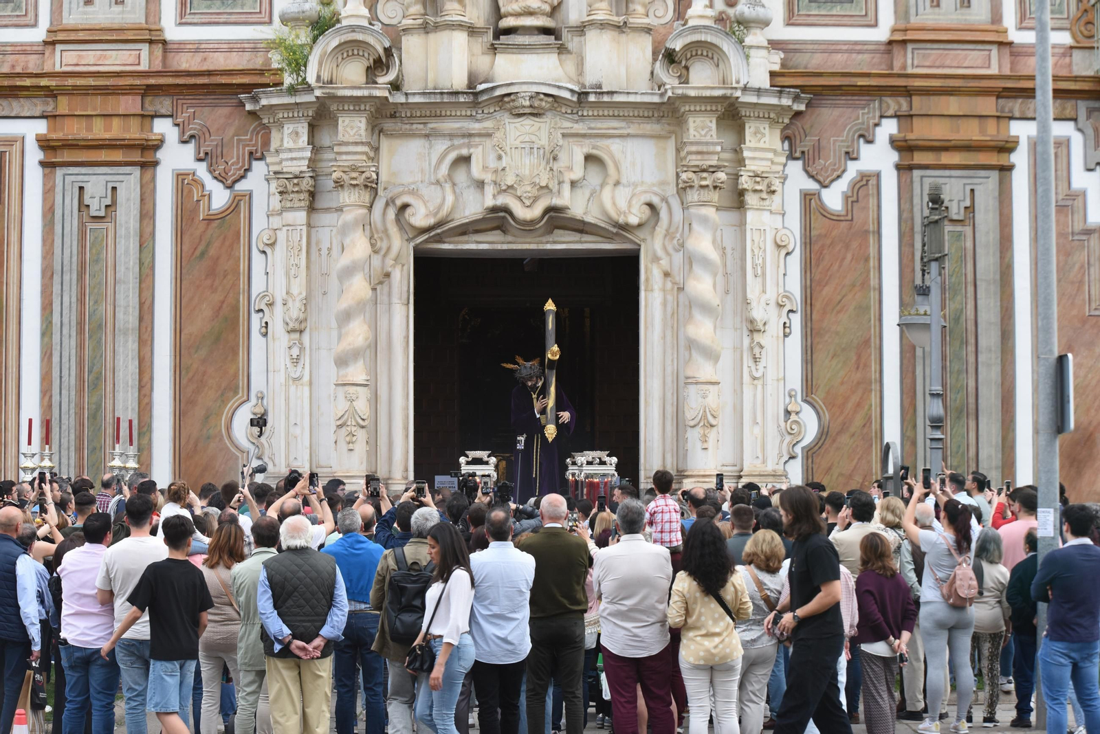 El vía crucis del Señor del Soberano Poder de Córdoba, en imágenes