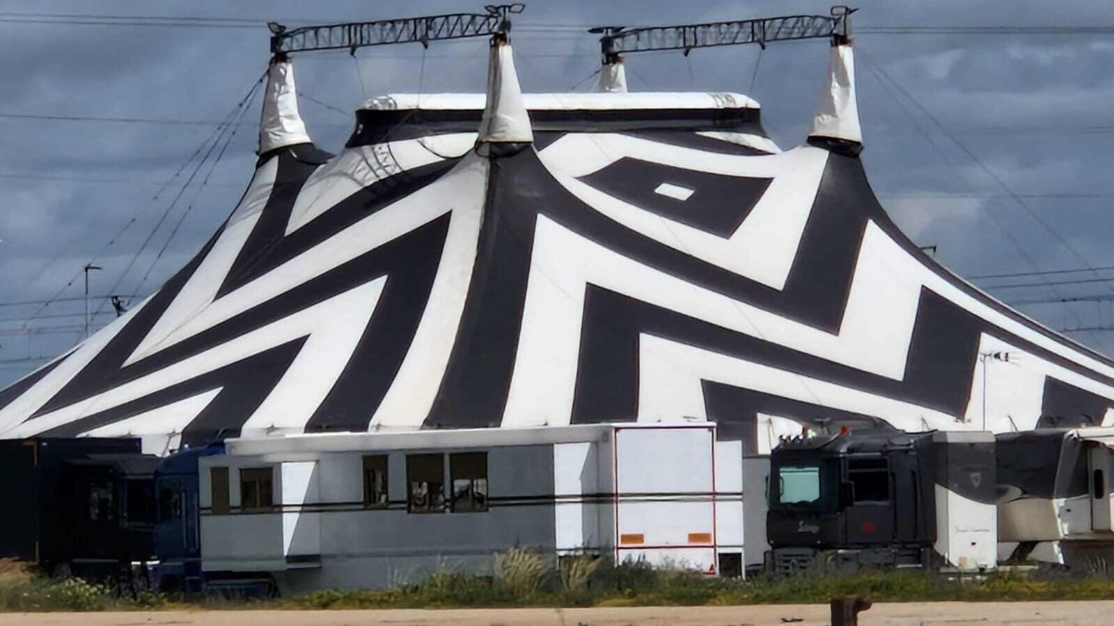 Así era la carpa del Circo Encantando en El Puerto cuando se mantenía en pie.