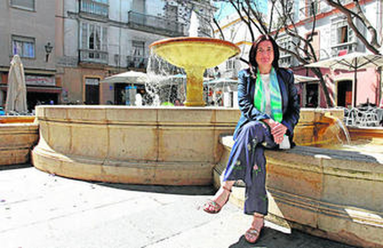 Ángeles Robles, posando en el Mentidero.