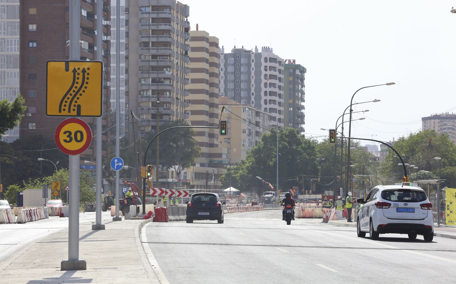 El puente de Tetuán abre al tráfico tras casi 5 años cerrado por las obras del Metro de Málaga.