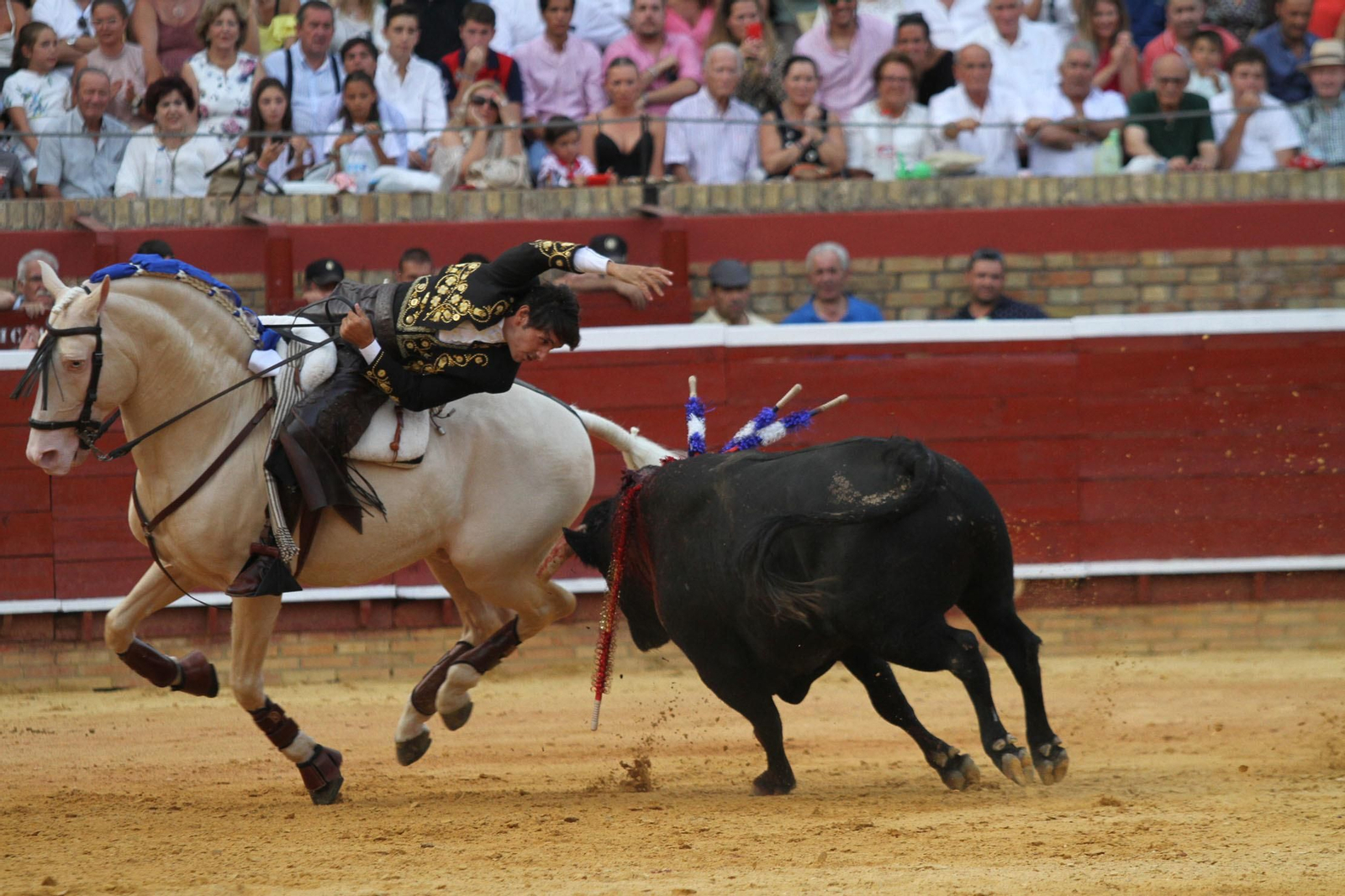 Festejo de Rejones en el coso de La Merced por Colombinas.