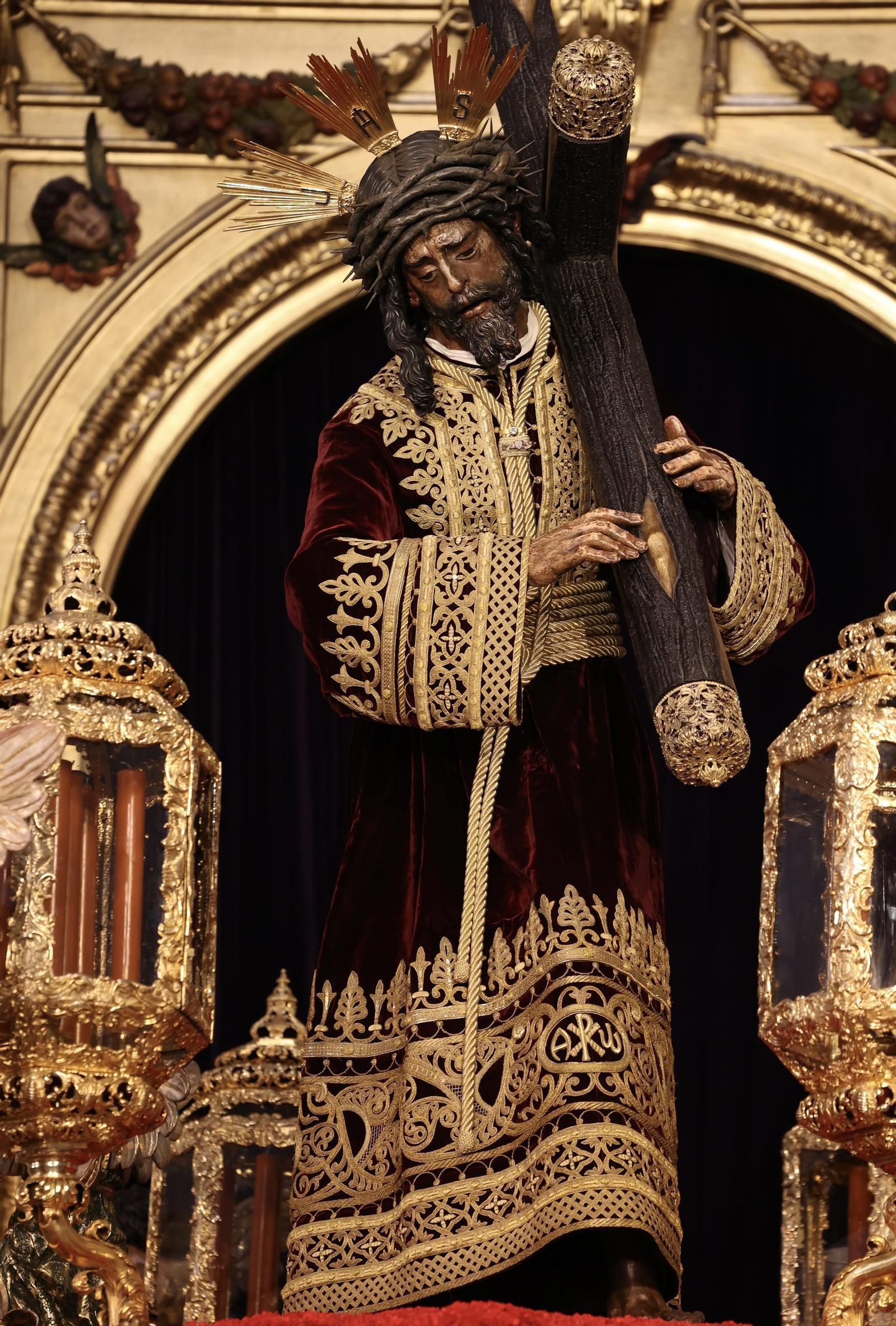 El Gran Poder ya está en su paso con la túnica persa