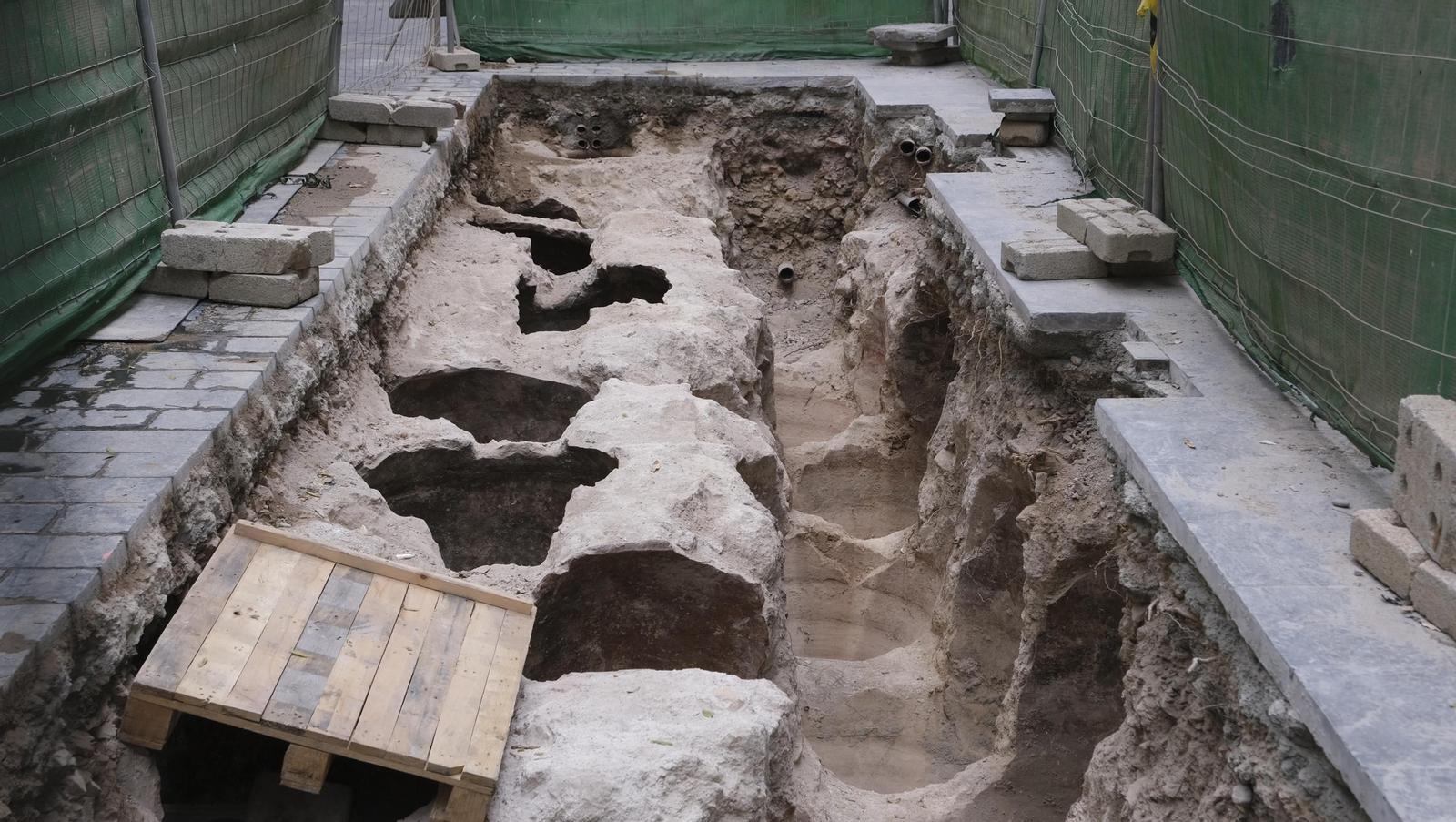 Restos arqueológicos en la calle Antonio González Egea.
