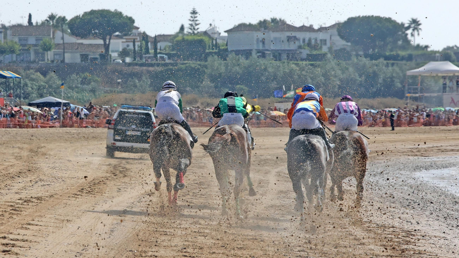 Imágenes del primer día del 2º ciclo de las Carreras de Caballos de Sanlucar