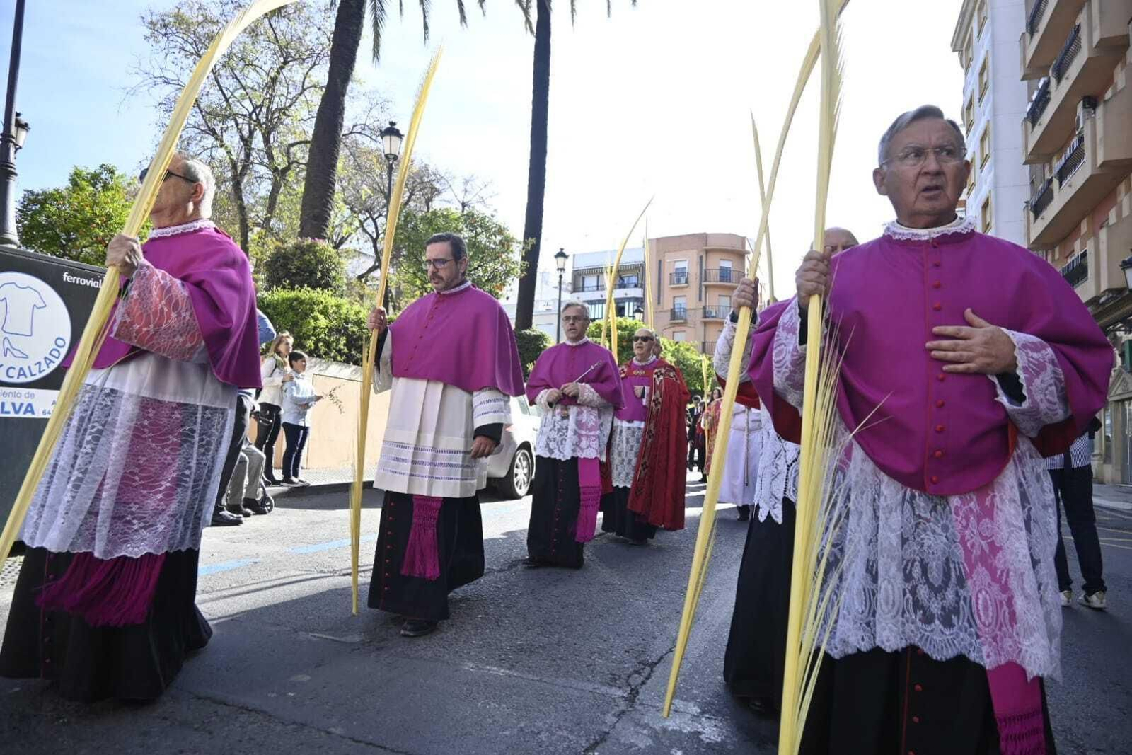 Misa y procesión de Palmas del Domingo de Ramos de Huelva en imágenes