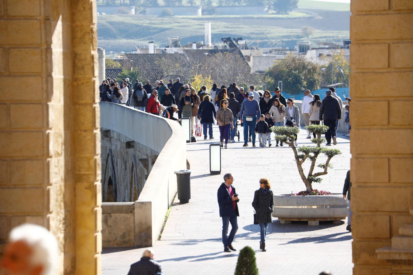 Córdoba se llena de turistas en el puente de la Constitución, en imágenes