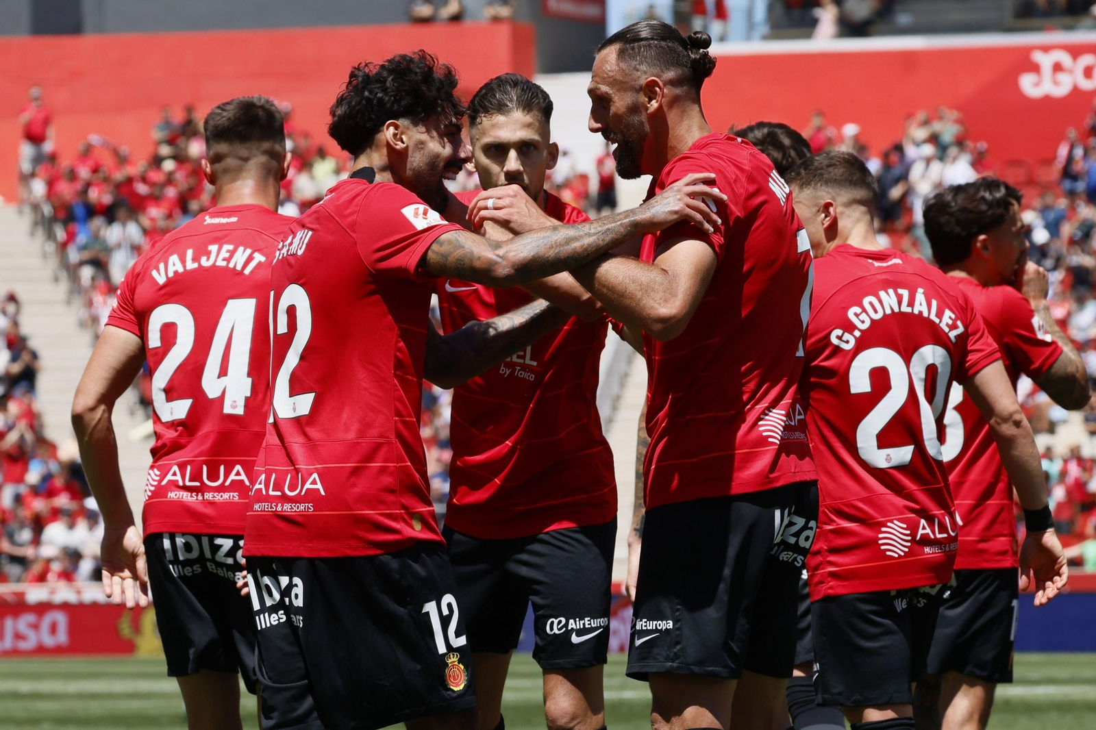 Los jugadores del Mallorca celebran su gol ante Las Palmas
