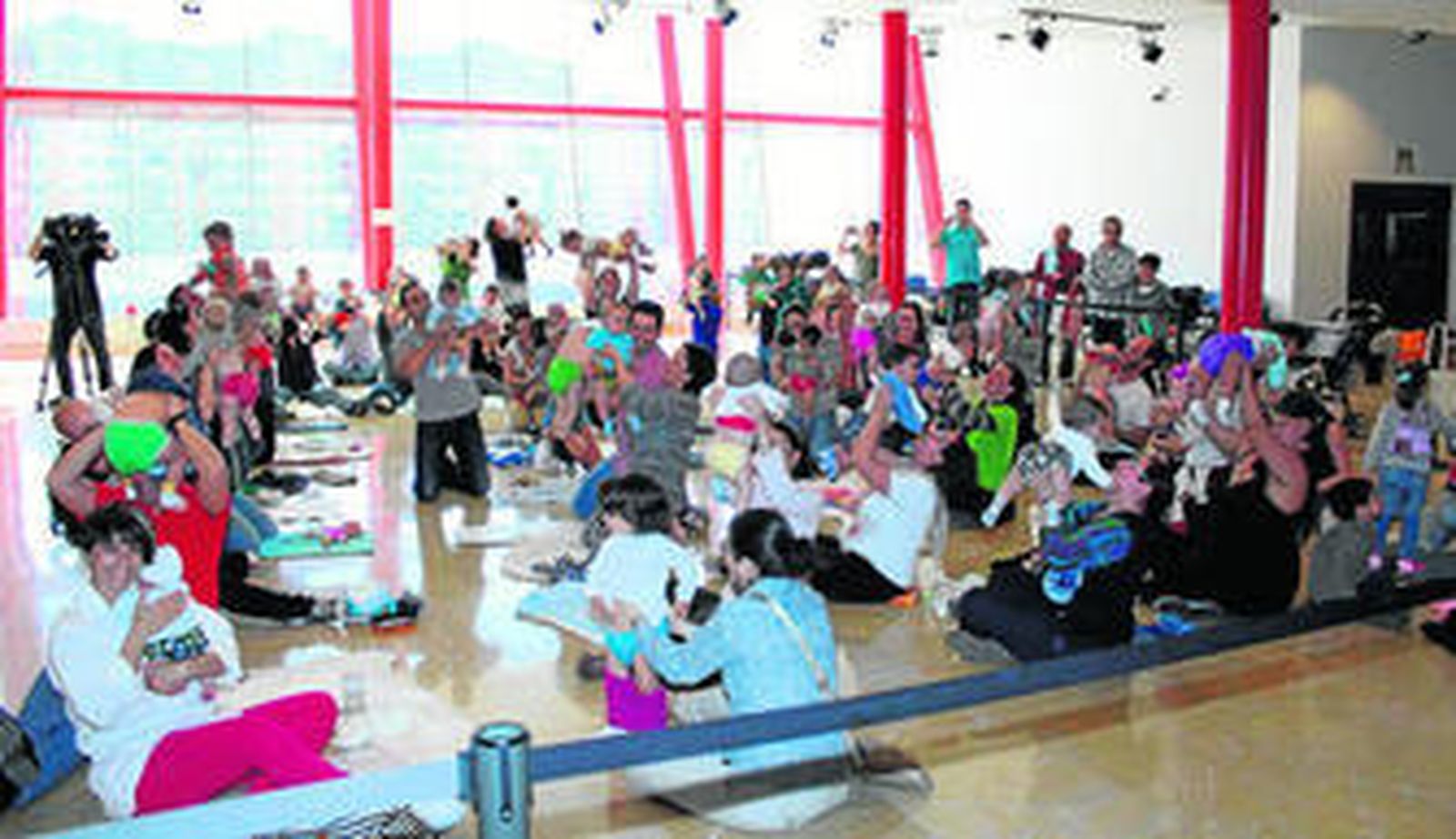 Familias, ayer, en el evento organizado en el Palacio de Ferias.