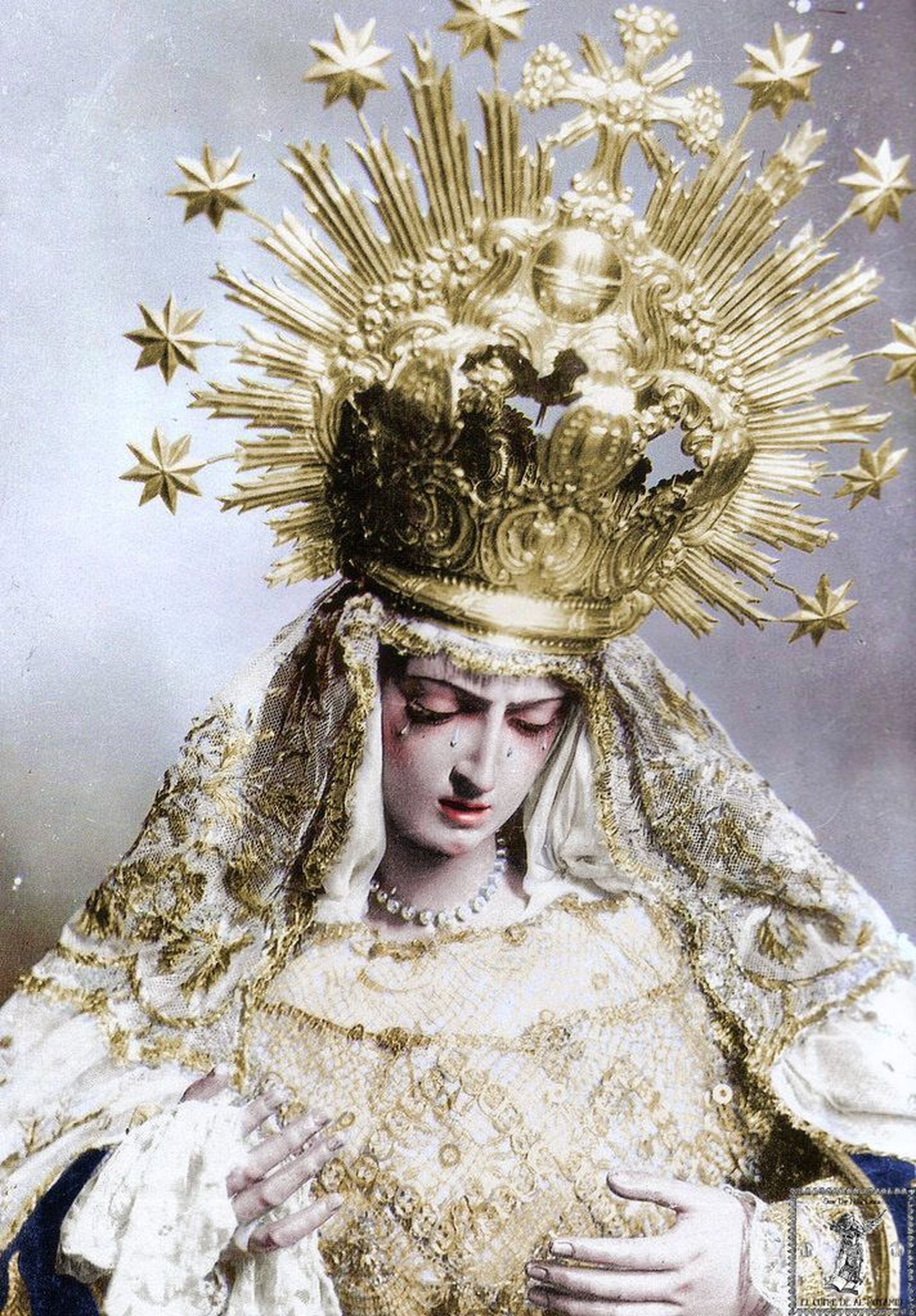 La antigua Virgen de las Angustias, con la toca de sobremanto que ha inspirado la donada por 'Las mujeres de la Virgen'.