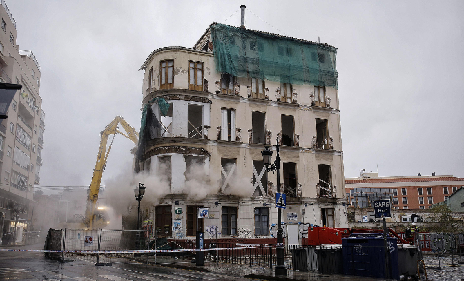 Las fotos de la demolición de La Mundial
