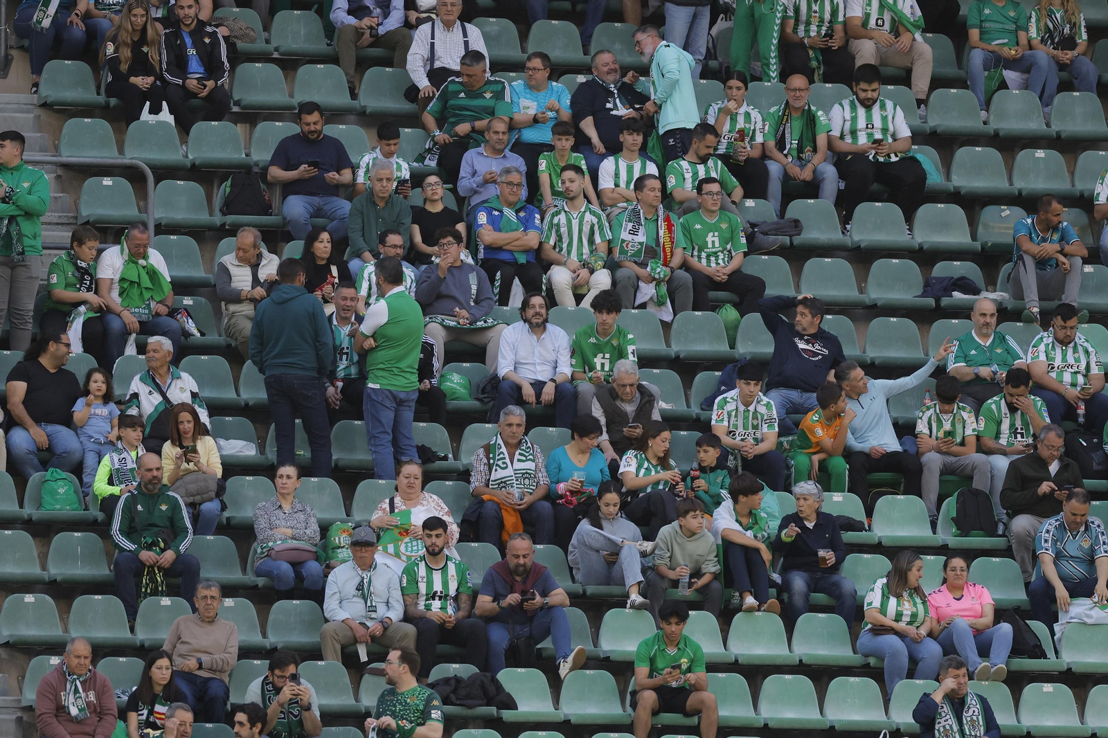 Búscate en las fotos del Betis - Jagiellonia